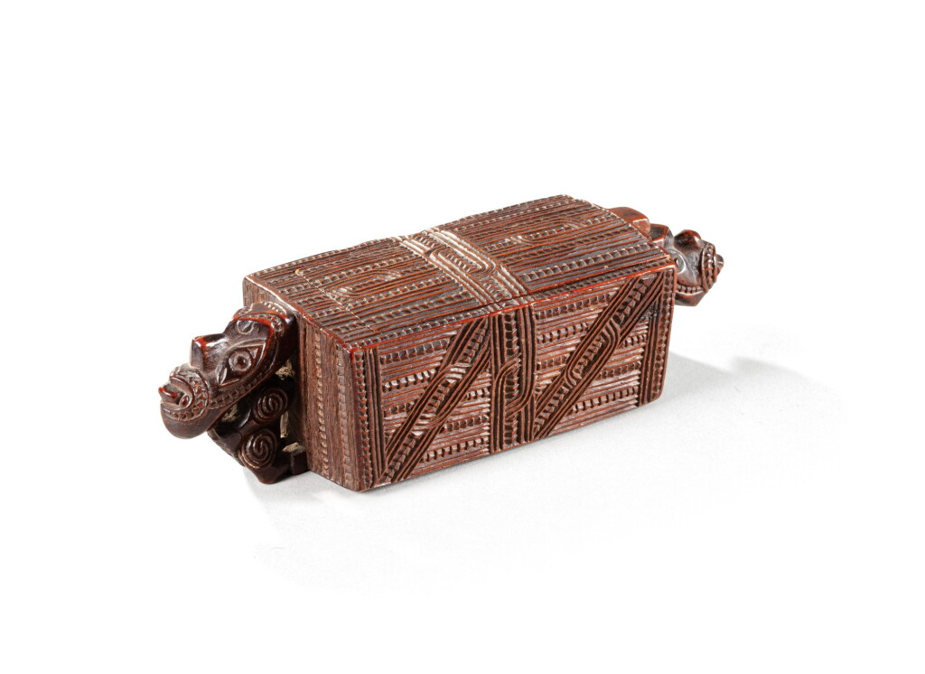 View full screen - View 1 of Lot 85. Boîte à trésor papahou, Maori, Nouvelle-Zélande | Maori Papahou treasure box, New Zealand.