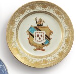 A CHINESE EXPORT ARMORIAL PLATE, QING DYNASTY, YONGZHENG PERIOD, CIRCA 1735