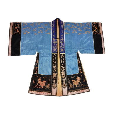 View full screen - View 1 of Lot 945. A sky-blue-ground embroidered silk Daoist priest's robe (Daopao), 20th century | 二十世紀 藍地盤金繡仙人圖道袍.