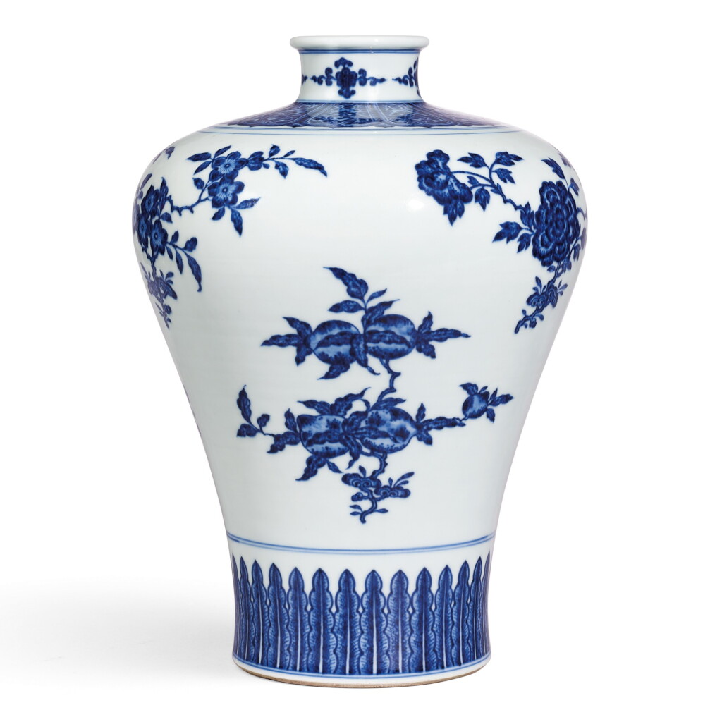 View full screen - View 1 of Lot 3605. A BLUE AND WHITE VASE, MEIPING SEAL MARK AND PERIOD OF QIANLONG | 清乾隆 青花折技花果紋梅瓶 《大清乾隆年製》款.