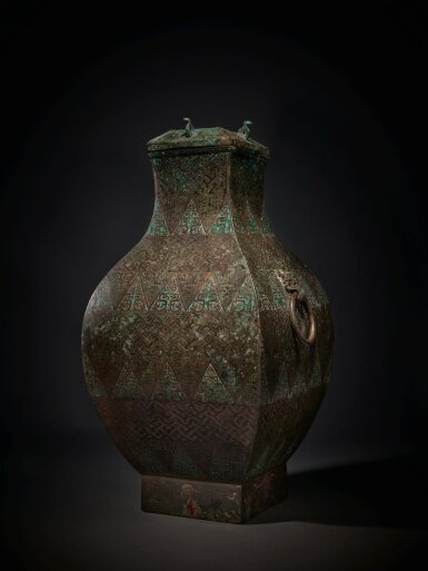 View full screen - View 1 of Lot 19. A superb malachite and copper-inlaid bronze vessel and cover (Fang Hu), Eastern Zhou dynasty, Warring States period | 東周 戰國 青銅嵌孔雀石錯銅龍紋方壺.