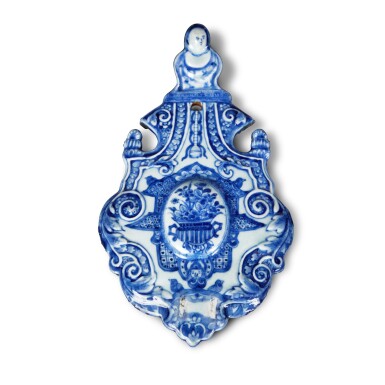 View full screen - View 1 of Lot 46. A Rare Chinese Export Blue and White 'European Subject' 'Floral' Wall Sconce, Qing Dynasty, 18th Century | 清十八世紀 青花西洋風格花卉圖壁燭座.