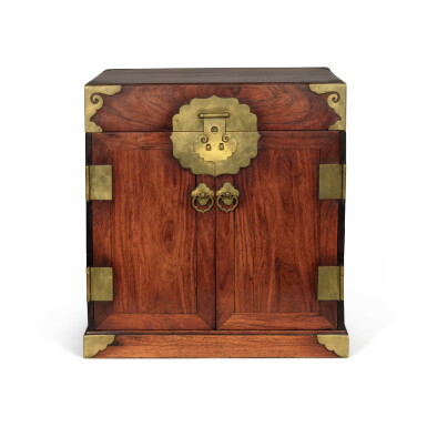 View full screen - View 1 of Lot 138. A 'huanghuali' seal chest, 17th / 18th century | 十七 / 十八世紀 黃花梨官皮箱.