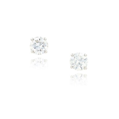 View full screen - View 1 of Lot 167. Paire de clous d'oreille diamants | Pair of diamond ear studs.