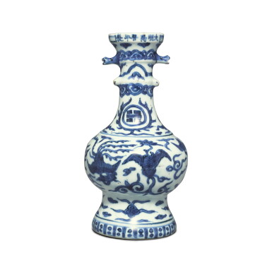 View full screen - View 1 of Lot 151. A rare blue and white 'phoenix and crane' vase, Mark and period of Wanli | 明萬曆 青花雲鳳紋雙耳瓶 《大明萬曆年製》款.