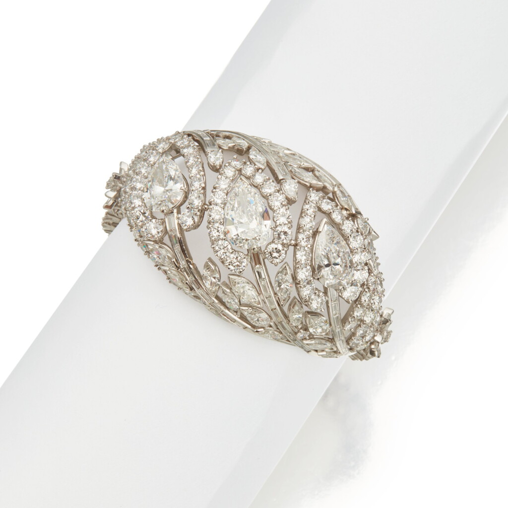 View full screen - View 1 of Lot 466. Diamond Bracelet.