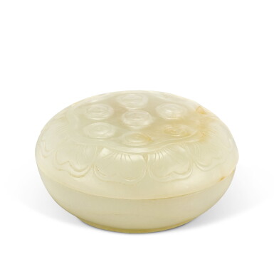 View full screen - View 1 of Lot 555. A white jade 'lotus pod' box and cover Qing dynasty, 18th century | 清十八世紀 白玉蓮蓬式蓋盒.