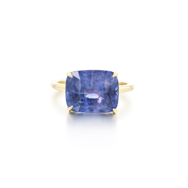 View full screen - View 1 of Lot 269. Bague saphir à changement de couleur | Color-change sapphire ring.