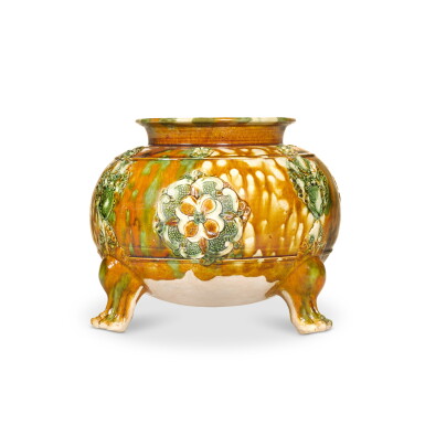 View full screen - View 1 of Lot 172. A large sancai-glazed appliqué-decorated tripod censer, Tang dynasty | 唐 三彩貼花三足爐.