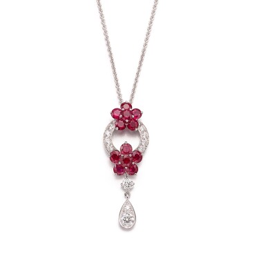 Voir en plein écran - Voir 1 du lot 1254. GRAFF | 'ROSETTE' RUBY AND DIAMOND PENDENT NECKLACE | 格拉夫 | 'Rosette' 紅寶石 配 鑽石 項鏈.