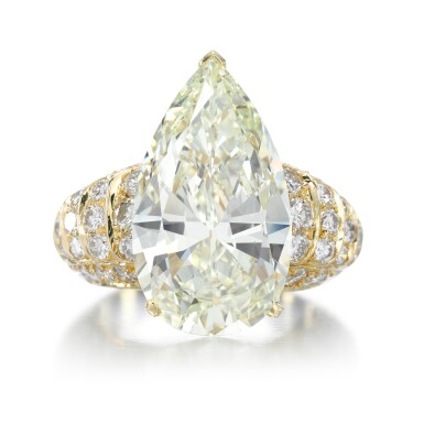 View full screen - View 1 of Lot 161. DIAMOND RING.