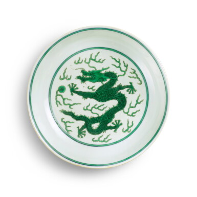 View full screen - View 1 of Lot 867. A green-enameled 'dragon' dish, Seal mark and period of Qianlong | 清乾隆 綠彩雲龍趕珠紋盤 《大清乾隆年製》款.