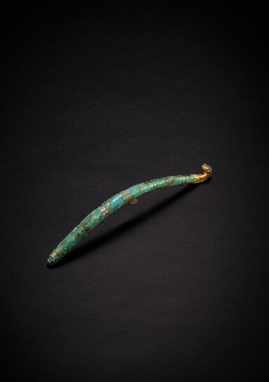 View full screen - View 1 of Lot 3618. A rare gold, silver and turquoise-inlaid bronze garment hook, Eastern Zhou dynasty, 4th century BC | 東周公元前四世紀 銅錯金銀嵌綠松石鳥獸紋帶鉤.