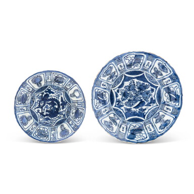 View full screen - View 1 of Lot 21. Two blue and white 'Kraak' dishes Ming dynasty, Wanli period | 明萬曆 克拉克青花盤兩件.