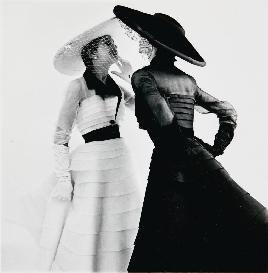 Voir en plein écran - Voir 1 du lot 145. NORMAN PARKINSON | ORGANDIE DRESSES BY JACQUES FATH, 1952.