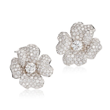 View full screen - View 1 of Lot 202. Pair of Diamond Ear Clips | 卡地亞 | 鑽石 耳夾一對.