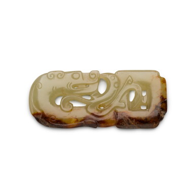 View full screen - View 1 of Lot 45. A yellow jade 'dragon' pendant, 17th/18th century | 十七/十八世紀 黃玉龍形珮.