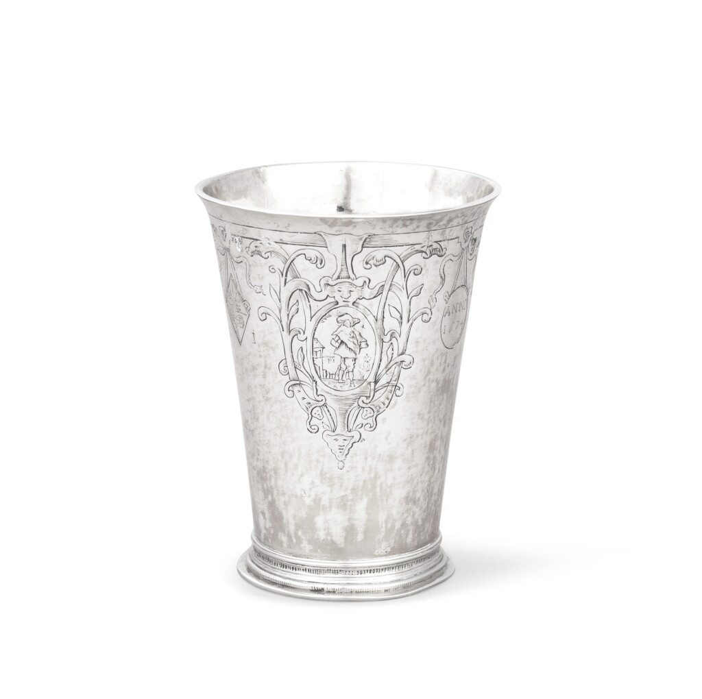 Voir en plein écran - Voir 1 du lot 32. A Dutch silver marriage beaker, Jan Heixan Snr., Dokkum, 1685 | Timbale de mariage en argent par Jan Heixan Snr, Dokkum, 1685.