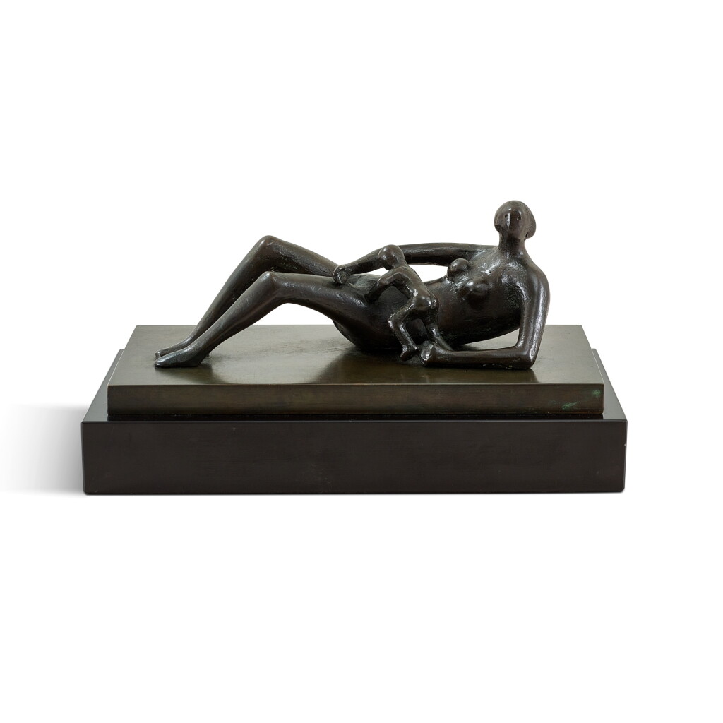 View full screen - View 1 of Lot 955. Henry Moore 亨利・摩爾 | Reclining Mother and Child I 斜躺母子I.