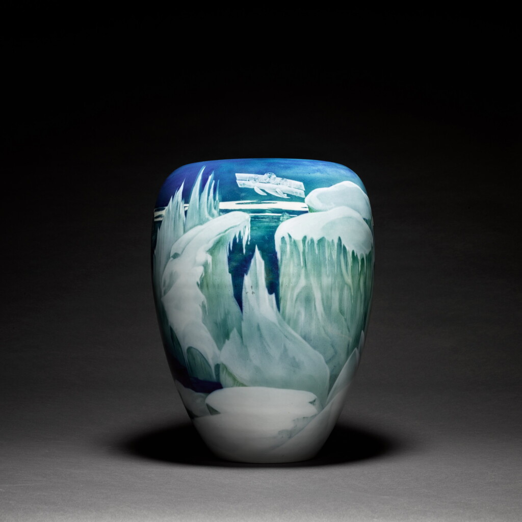 View full screen - View 1 of Lot 590. A large Soviet vase, State Porcelain Factory, Leningrad, 1928.