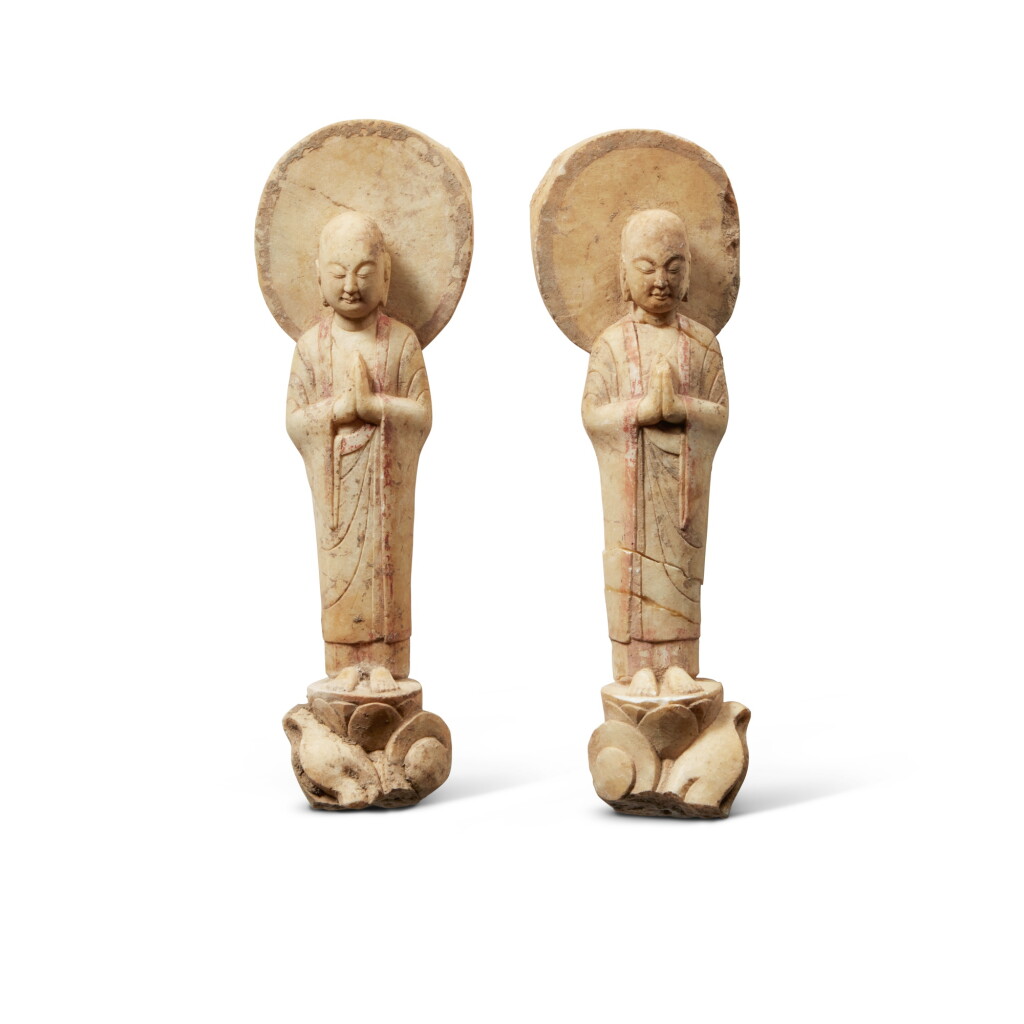 Voir en plein écran - Voir 1 du lot 187. A pair of white marble standing figures of acolytes, Tang dynasty.