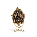 A small jewelled hardstone egg in Russian taste, Continental circal 1960 | A jewelled hardstone egg in Russian taste, circa 1960