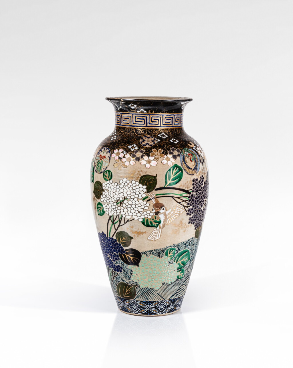 View full screen - View 1 of Lot 124. A Satsuma vase, Japan, Meiji - Taisho period.