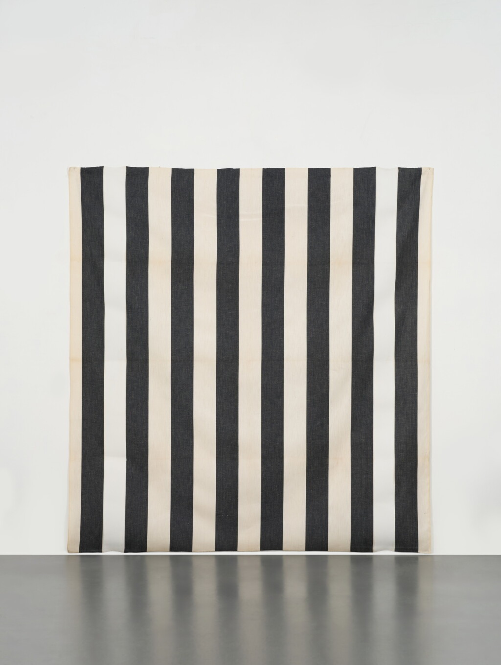 View full screen - View 1 of Lot 31. Peinture acrylique blanche sur tissu rayé blanc et noir.