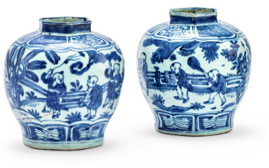 View full screen - View 1 of Lot 9. DEUX VASES EN PORCELAINE BLEU BLANC FIN DE LA DYNASTIE MING | 明晚期 青花嬰戲圖六方口小罐兩件 | Two blue and white baluster jars, late Ming Dynasty.