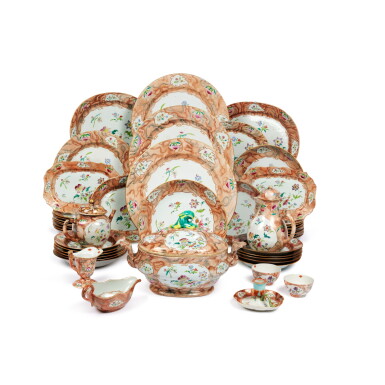 View full screen - View 1 of Lot 1306. A Chinese Export Famille-Rose 'Faux Marbre' Part Dinner Service, Qing Dynasty, Qianlong Period, Circa 1750 | 清乾隆 約1750年 粉彩仿大理石紋開光花卉圖餐具一組.
