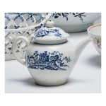 A LOWESTOFT PORCELAIN BLUE AND WHITE SMALL TEAPOT AND COVER CIRCA 1770-75