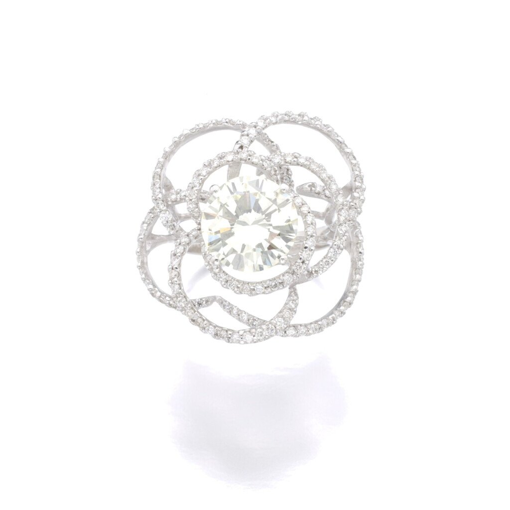 View full screen - View 1 of Lot 405. DIAMOND RING.