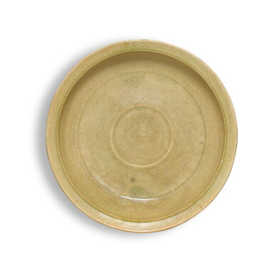View full screen - View 1 of Lot 330. A large 'Yue'-type celadon-glazed basin, Jin dynasty | 晉 越窰系青釉盤.