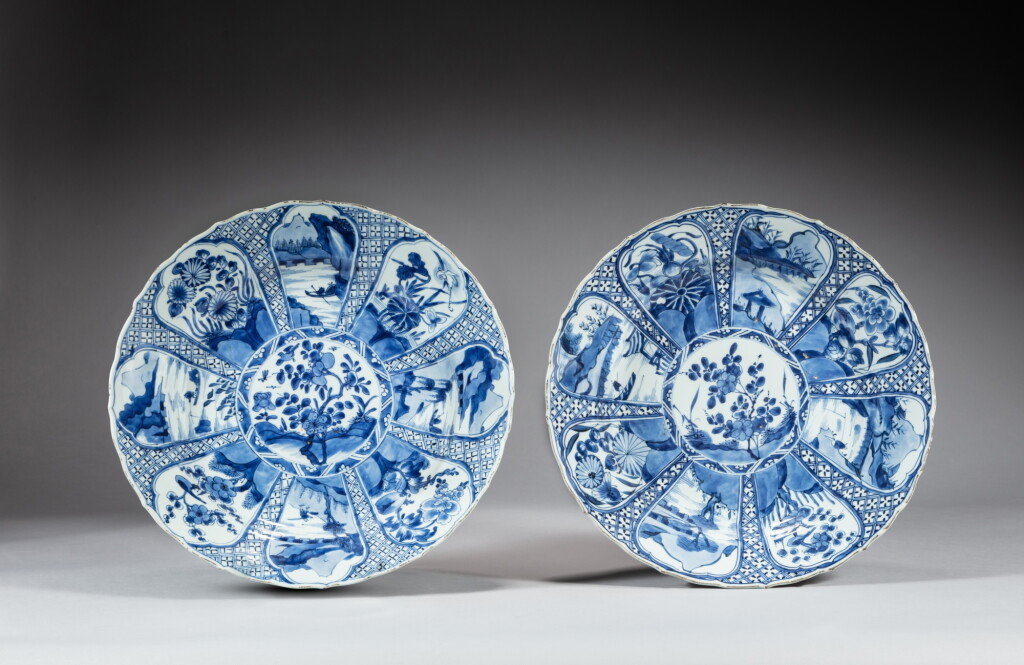 View full screen - View 1 of Lot 20. Two blue and white 'Kraak' 'floral' dishes, Qing dynasty, Kangxi period | 清康熙 克拉克青花花卉紋盤一組兩件.