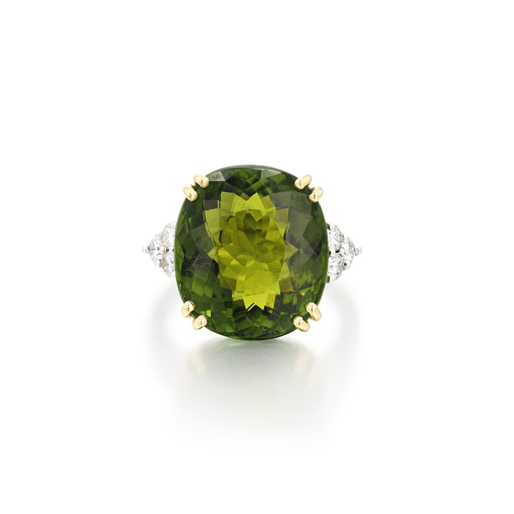 View full screen - View 1 of Lot 195. Bague tourmaline et diamants | Tourmaline and diamond ring.