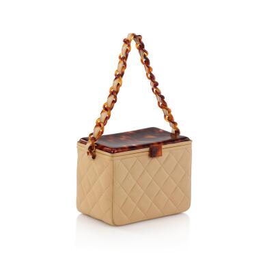 View full screen - View 1 of Lot 68. Beige Lambskin and Tortoise Quilted Box Bag 1996/1997 (Borsa in pelle di agnello beige).