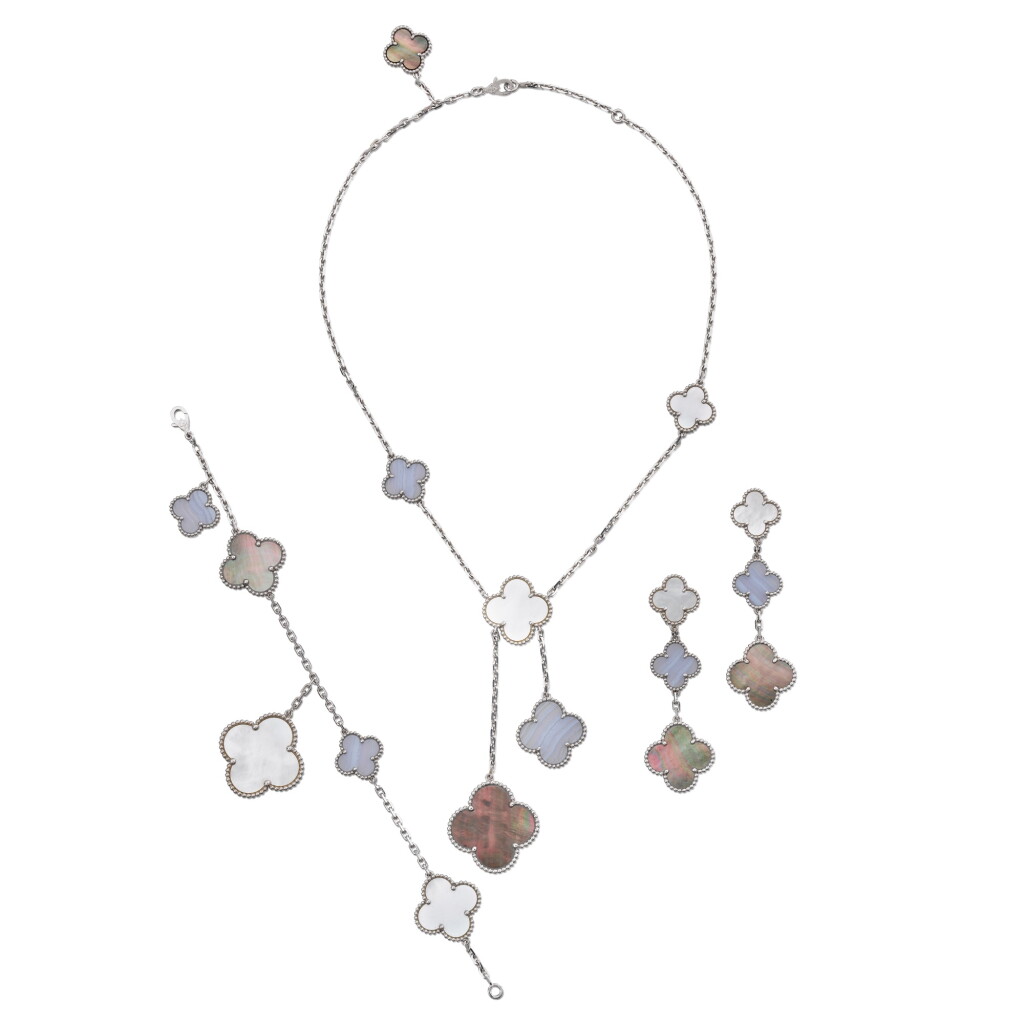 View full screen - View 1 of Lot 253. Demi-parure nacre et agate, "Alhambra" | Mother-of-pearl and agate demi-parure, 'Alhambra'.