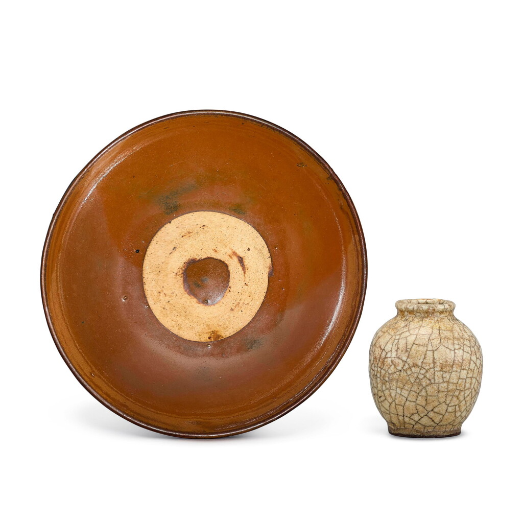 View full screen - View 1 of Lot 337. A PERSIMMON-GLAZED DISH, JIN DYNASTY AND A GE-TYPE JARLET, MING DYNASTY | 金 醬釉盤 明 仿哥釉小罐.