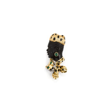 View full screen - View 1 of Lot 122. BROCHE BOIS, ÉMERAUDES ET DIAMANTS, CARTIER, VERS 1950 | WOOD, EMERALD AND DIAMOND BROOCH, CARTIER, 1950S.