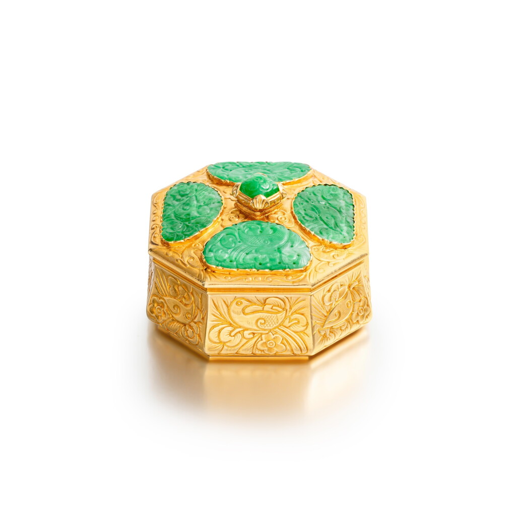 View full screen - View 1 of Lot 123. Jade and gold pillbox .