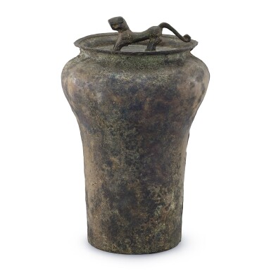 View full screen - View 1 of Lot 1022. A LARGE BRONZE DRUM, CHUNYU WARRING STATES PERIOD / QIN DYNASTY | 戰國至秦 青銅虎鈕錞于.