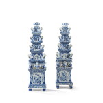 Paire de pyramides à fleurs en faïence bleue et blanche de Delft, vers 1695