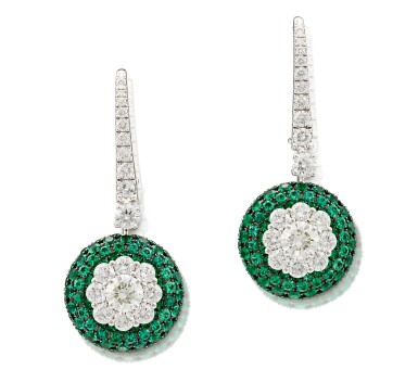 View full screen - View 1 of Lot 1081. GRAFF | 'CLUSTER HALO' PAIR OF EMERALD AND DIAMOND PENDENT EARRINGS | 格拉夫 'Cluster Halo' 祖母綠 配 鑽石 吊耳環一對.