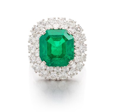 View full screen - View 1 of Lot 1504. EMERALD AND DIAMOND RING, MOUNT BY BULGARI | 7.32卡拉「哥倫比亞」祖母綠 配 鑽石 戒指,寶格麗戒台 .