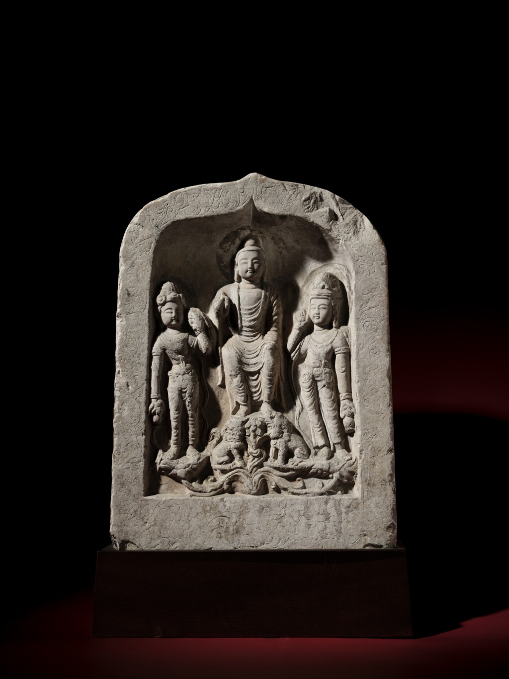 View full screen - View 1 of Lot 331. A large inscribed stone votive stele with Buddhist triad, Tang dynasty, dated 3rd year of the Yonghui period, corresponding to 652 | 唐永徽三年(652年) 石雕刻銘龕像 《永徽三年五月四日》款.