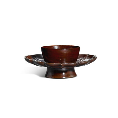 View full screen - View 1 of Lot 3853. A black lacquer barbed bowl stand, Song dynasty | 宋 黑漆菱口盞托.