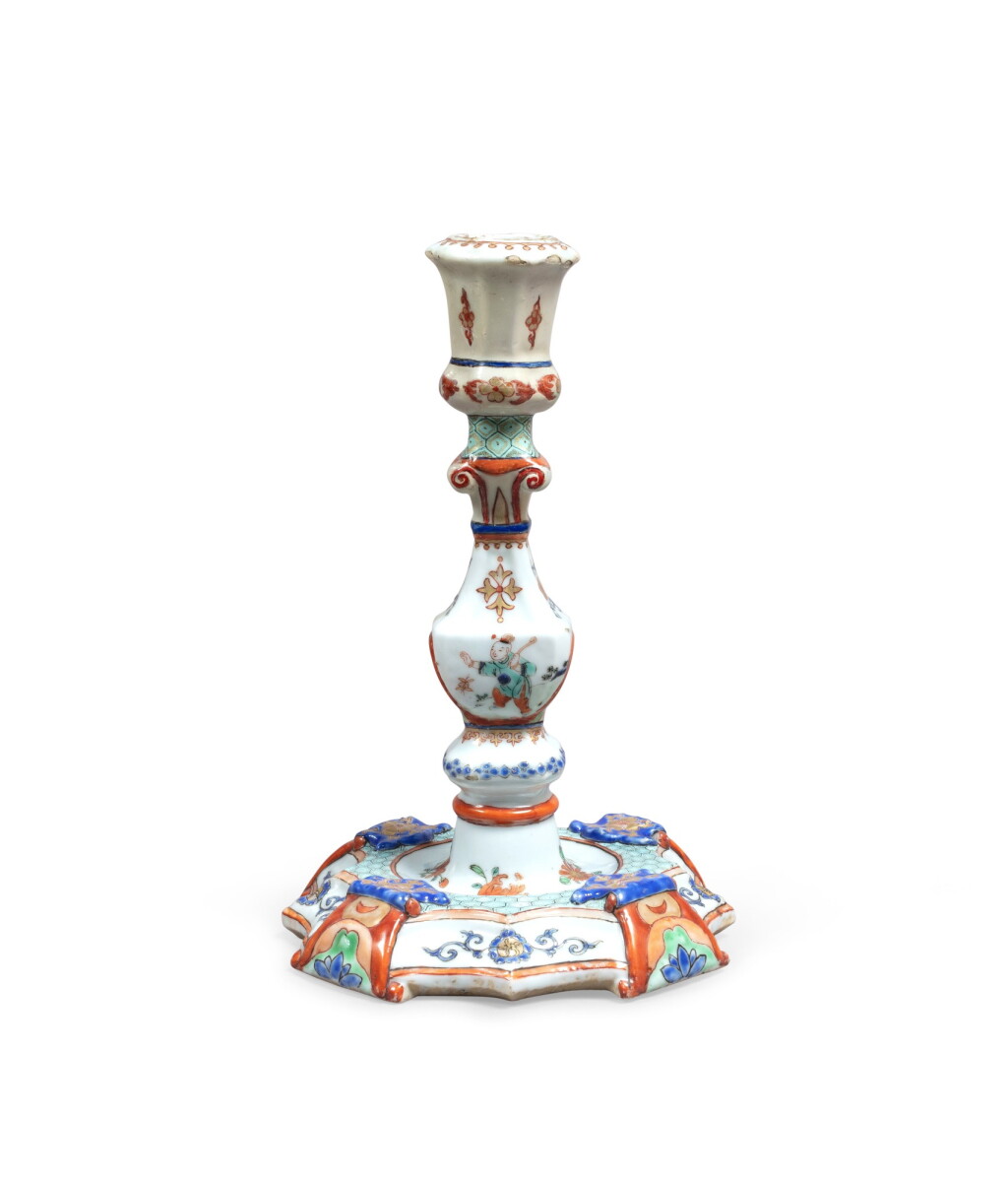View full screen - View 1 of Lot 117. A famille rose candlestick China, Qing dynasty, Qianlong period | Rare chandelier en porcelaine de la famille rose Chine, époque Qianlong.