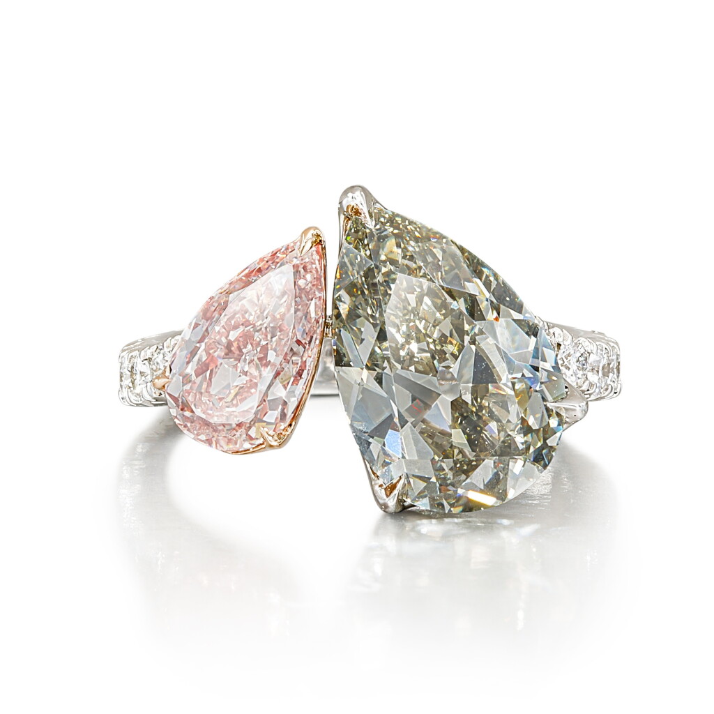 View full screen - View 1 of Lot 1227. FANCY GREENISH YELLOW-GREY DIAMOND, FANCY LIGHT BROWN-PINK DIAMOND AND DIAMOND RING | 4.23克拉 彩綠黃灰色鑽石 配 1.45克拉 淡彩棕粉紅色鑽石 及 鑽石 戒指.