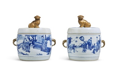 View full screen - View 1 of Lot 14. Two blue and white drum-shaped jars and covers, Qing dynasty, Kangxi period | 清康熙 青花人物故事圖獅鈕雙耳蓋罐兩件.