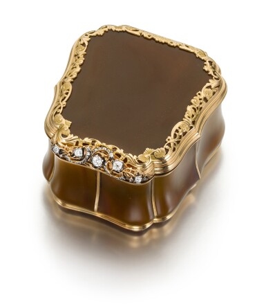 View full screen - View 1 of Lot 41. A hardstone snuff box with jewelled gold mounts, English or German, circa 1760.